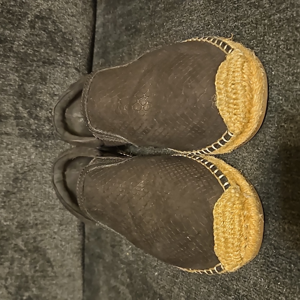 Gianni Bini Slippers